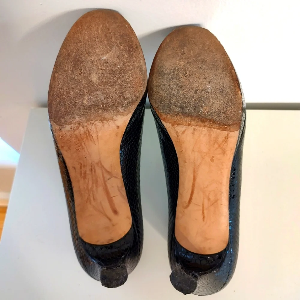Stuart Weitzman Black Crystal Leather Plainfield Logo Snakeskin Peep Toe…